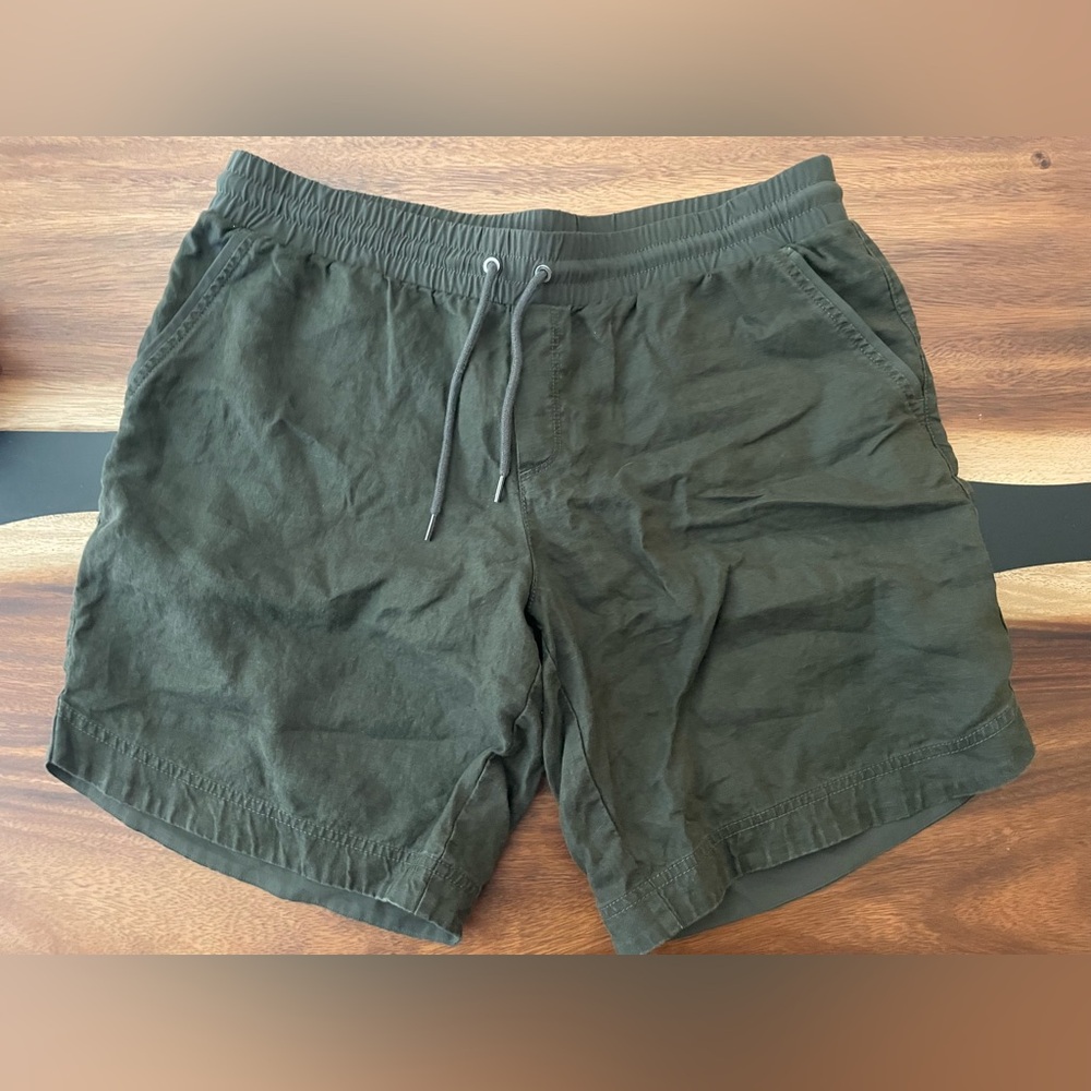 Women’s athleta size 16 olive green shorts